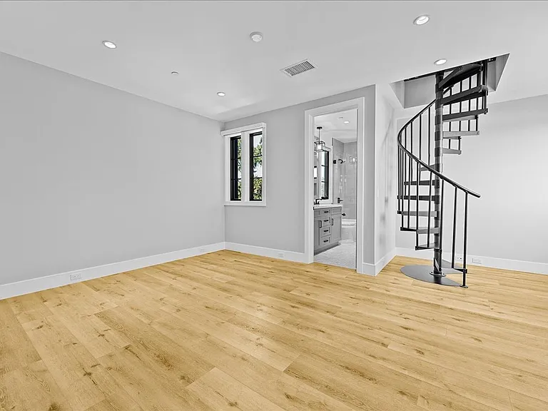 1348 S Burnside Ave #4 — Photo 12