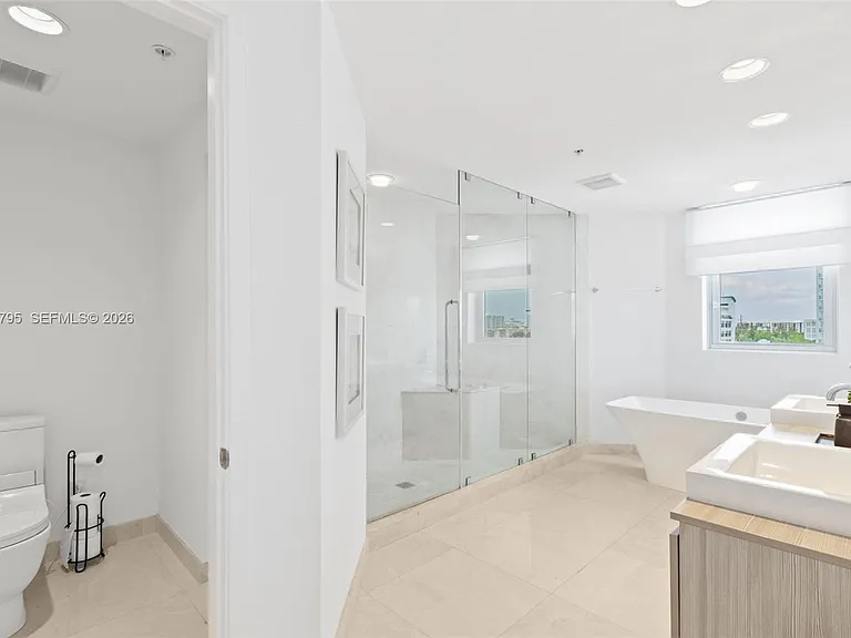 17111 Biscayne Blvd #603 — Photo 12