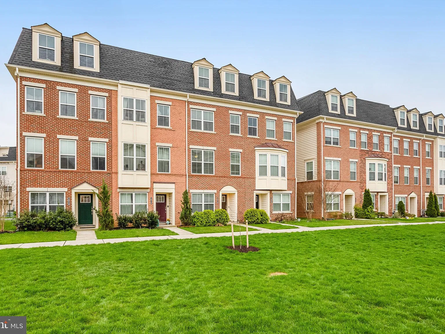 3 bed, 4.0 bath, 1604 sqft, $2,795 — Photo 3
