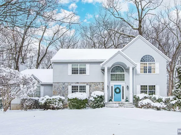 102 Morley Dr, Wyckoff, NJ 07481