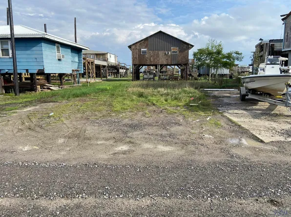 1011 Wharf St, Dulac, LA 70353