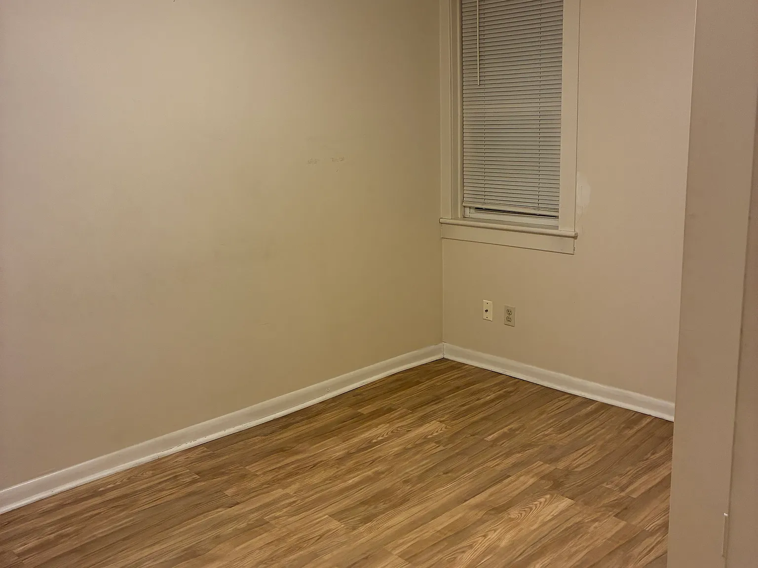 1 bed, $1,050 — Photo 4