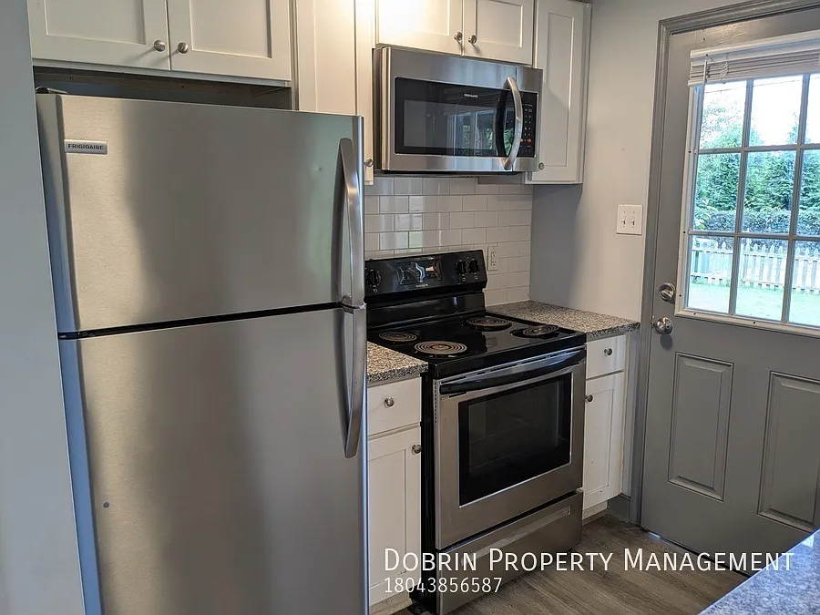 Stylish 4BR Steps from Maymont Park — Photo 4