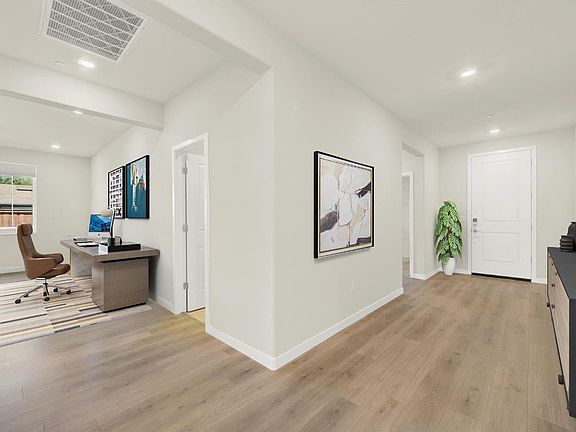 4th image of 590 Peony Court