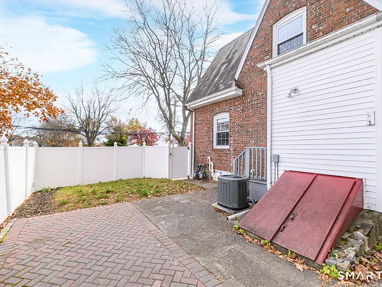58 Post Rd — Photo 16
