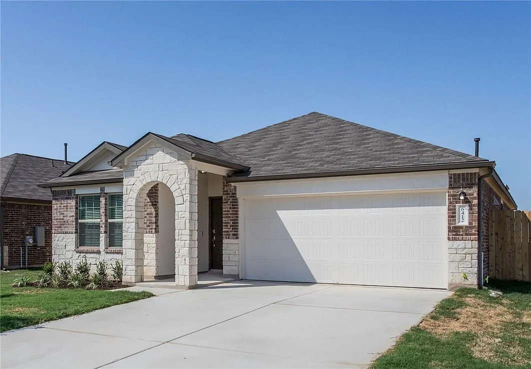 3 bed, 2.0 bath, 1645 sqft, $1,900 — Photo 1