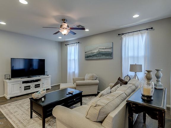 5th image of 265 N Piedra