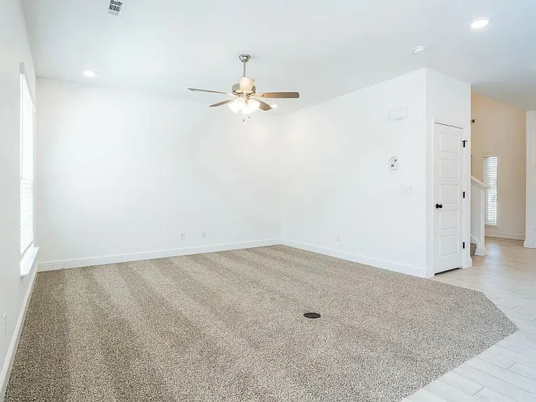 2161 Wildflower Dr — Photo 7