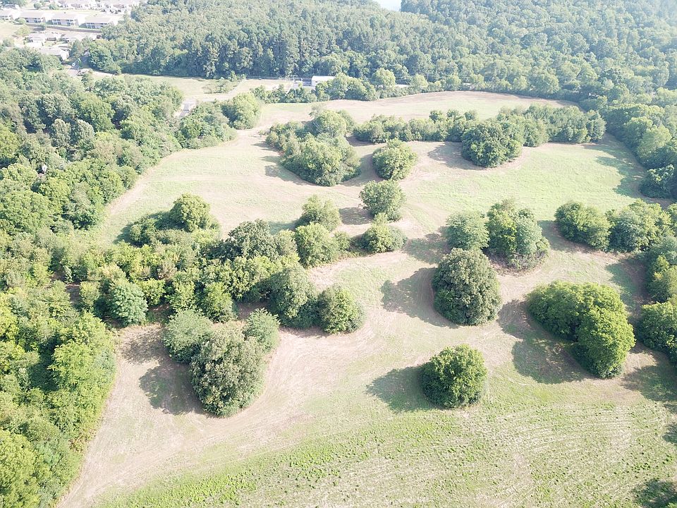 2nd image of 306 Echo Valley Rd