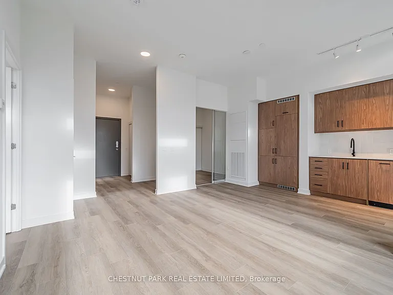 9 Tecumseth St #107 — Photo 13
