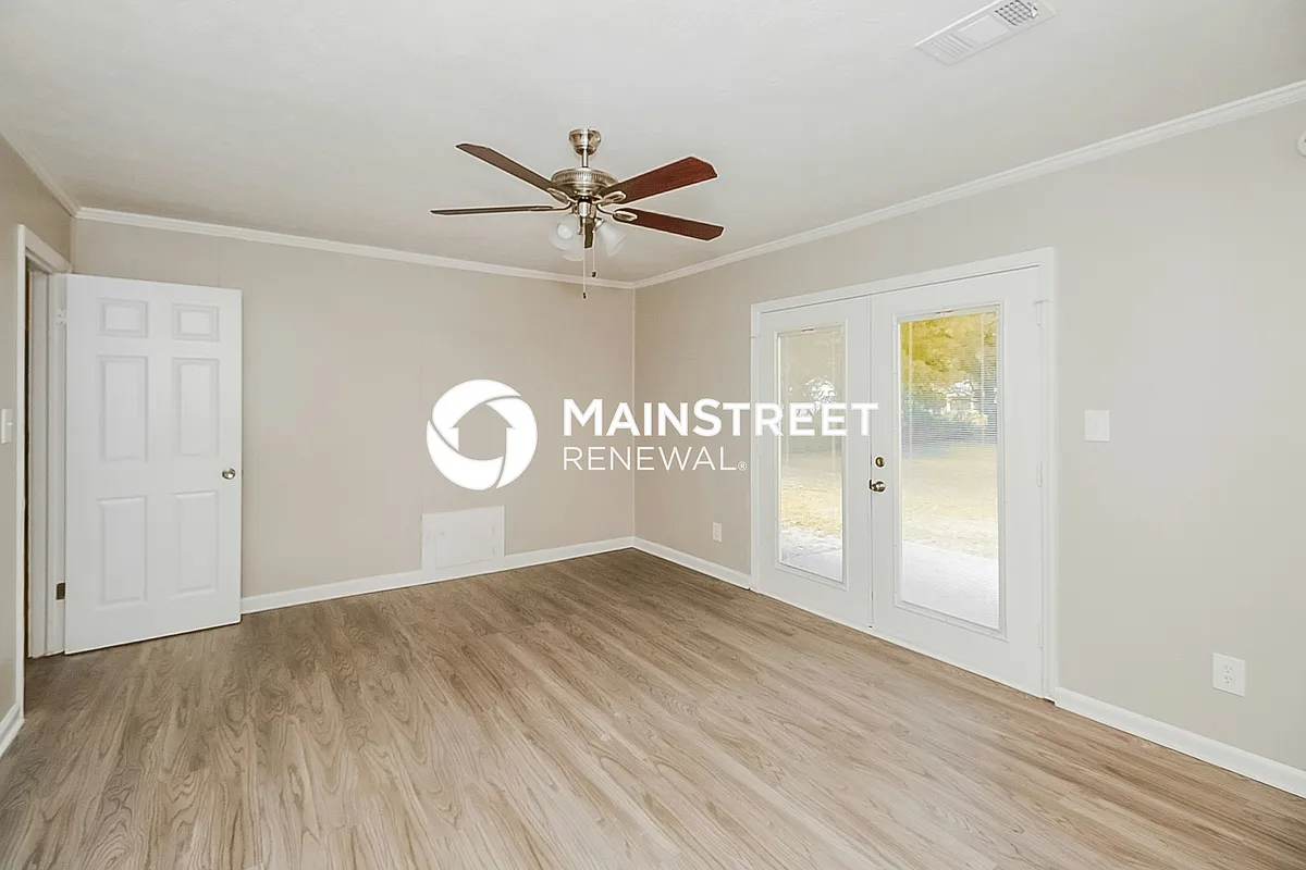 Living Room - 6440 Connell Rd