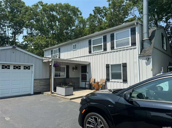 4 Lakeside Drive, Ronkonkoma, NY 11779
