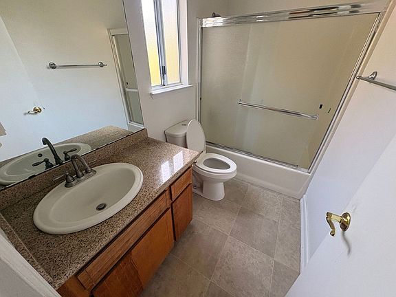 5th image of 2406 W Packwood Dr