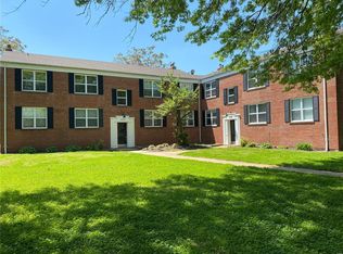 6224 Sunshine Dr #28, Saint Louis, MO 63109