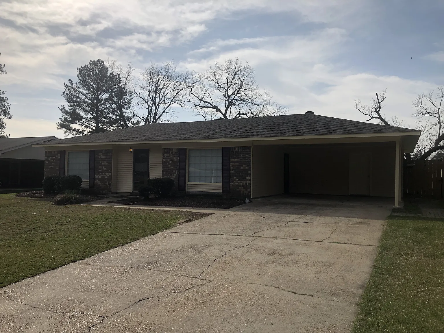 702 39th Ct E — Photo 2