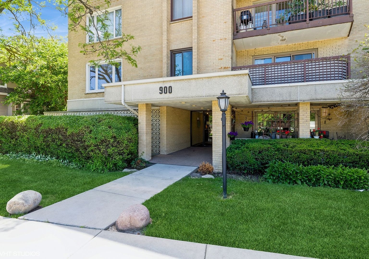 900 S Des Plaines River Rd #2C, Des Plaines, IL 60016 | Zillow