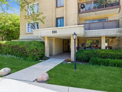 900 S Des Plaines River Rd #2C, Des Plaines, IL, 60016