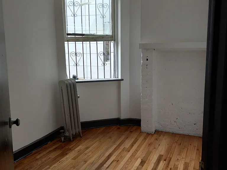1094 Bedford Ave #2 — Photo 11