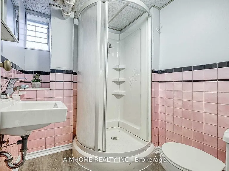 26 Frances Cres — Photo 14