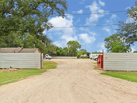 3rd image of 15934 Estella Ln