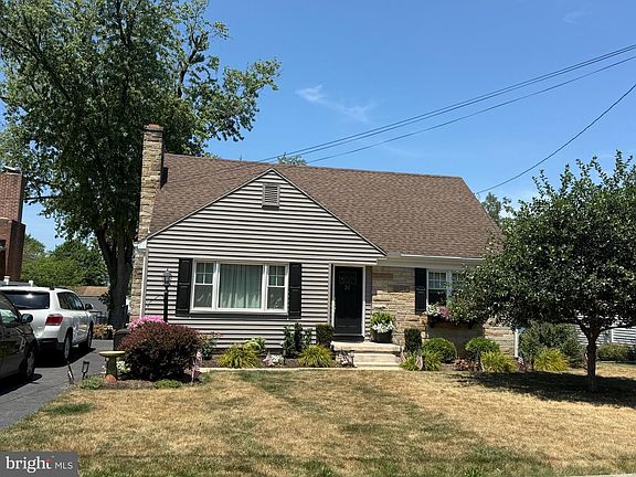 2nd image of 311 Lemon St