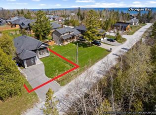 14 Thomas St, Wasaga Beach, ON L9Z2Y5