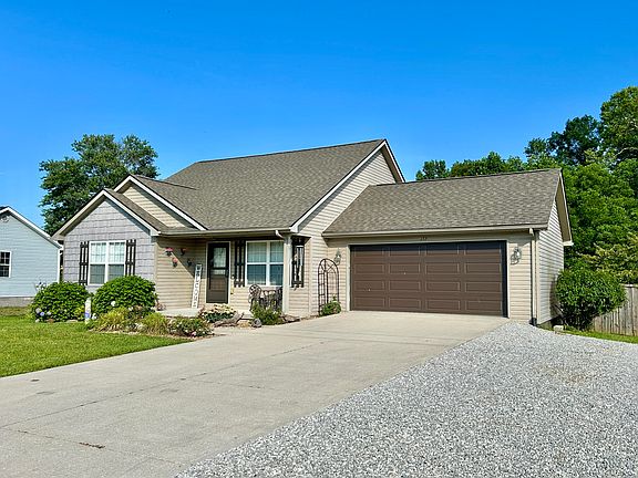 3rd image of 152 Canterbury Dr