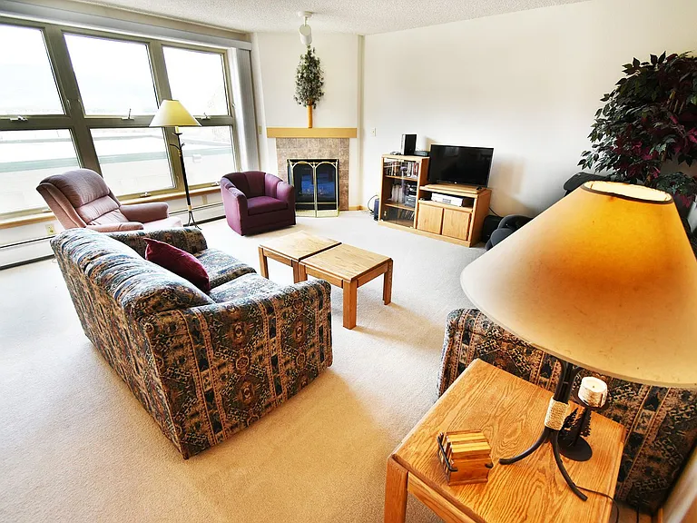 980 Lakepoint Dr #208 — Photo 3
