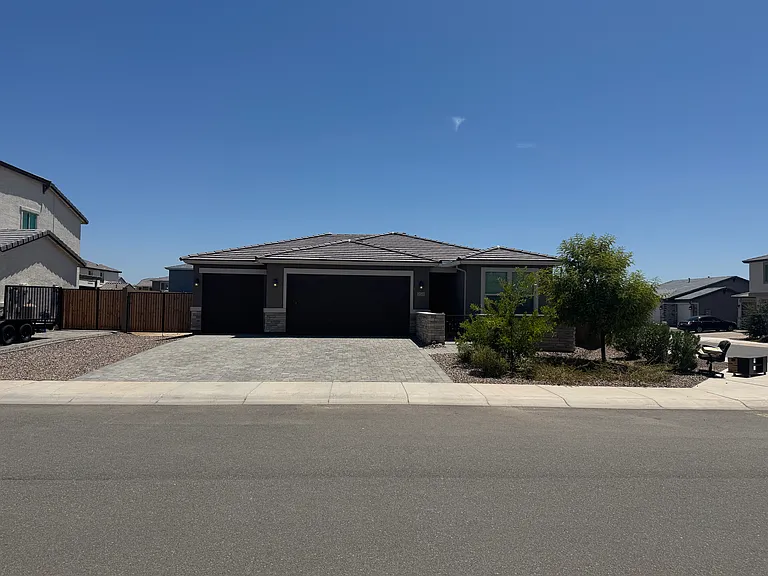2521 S 180th Dr — Photo 3
