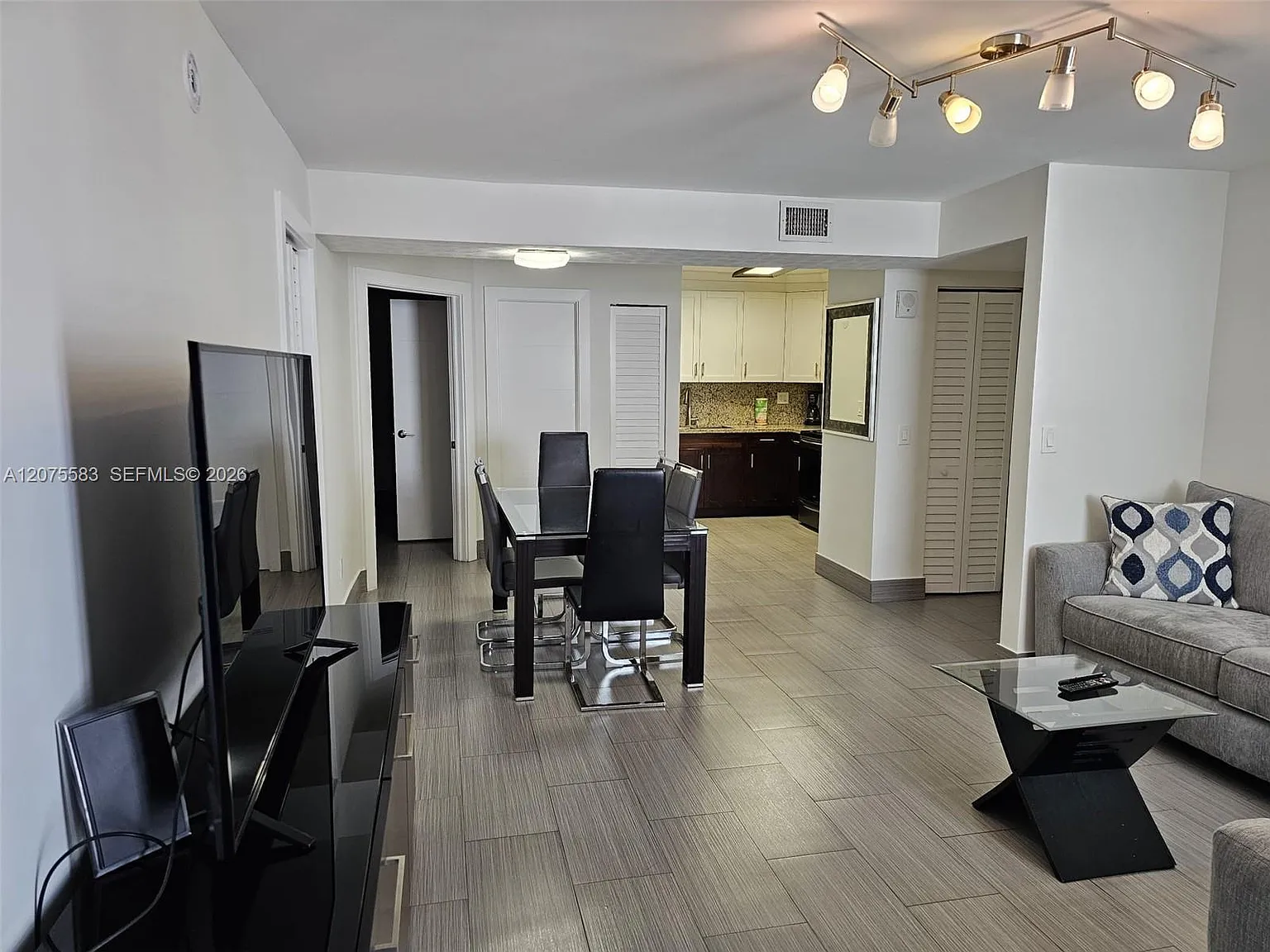 Waterview Condo Apts — Photo 2