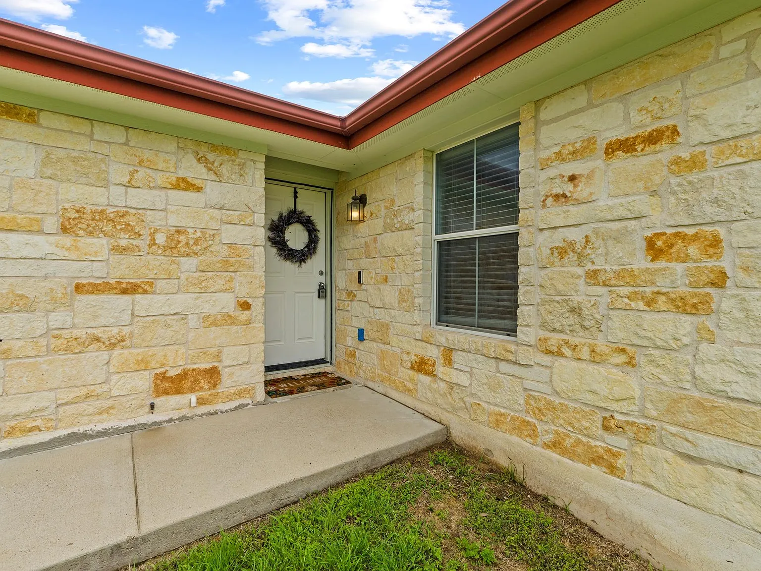 3 bed, 2.0 bath, 1082 sqft, $1,525 — Photo 2