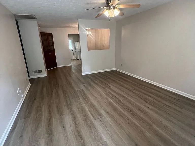 721-723 Jackson View Road — Photo 2