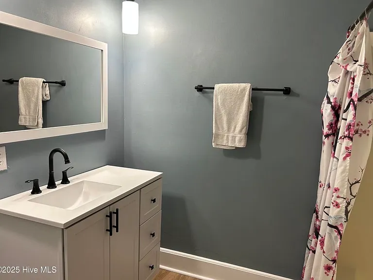3414 Middle Sound Loop Rd — Photo 6