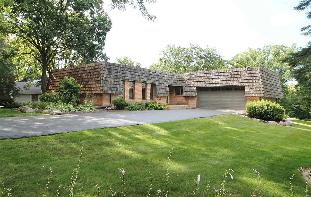 8082 Harvest Hill Dr photo 1