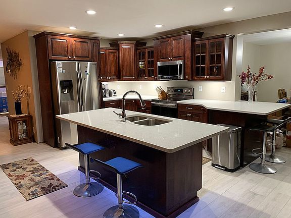 2nd image of 5080 Oaklawn Ln