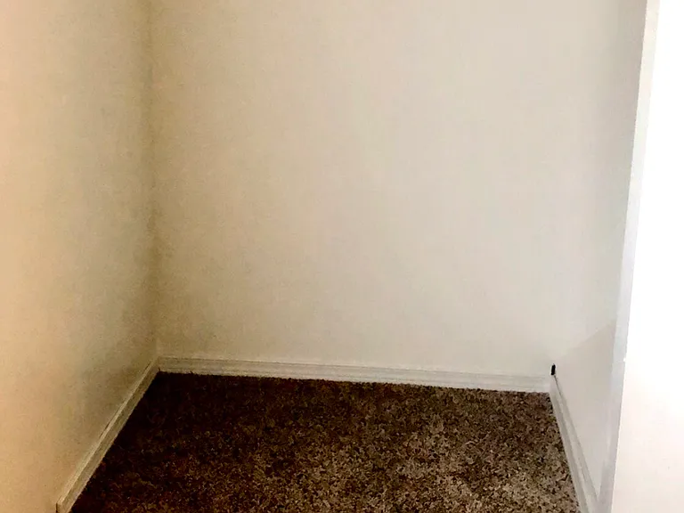 The Oaks Apartments — Photo 24
