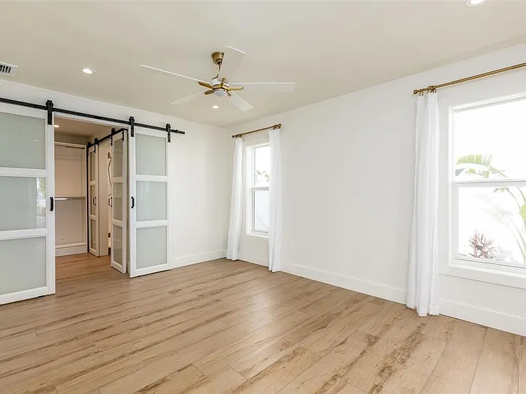 10350 Paradise Blvd — Photo 16