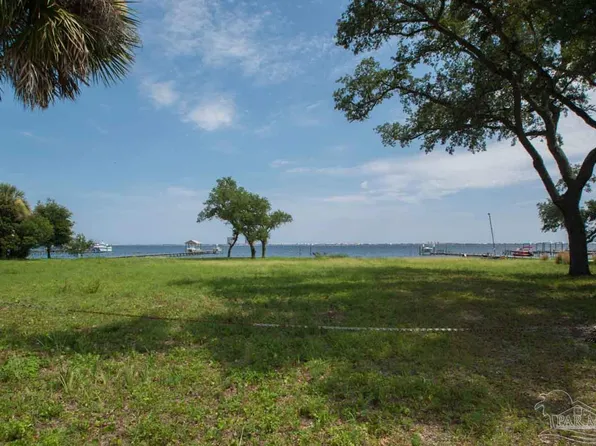 3015 Bay St, Gulf Breeze, FL 32563