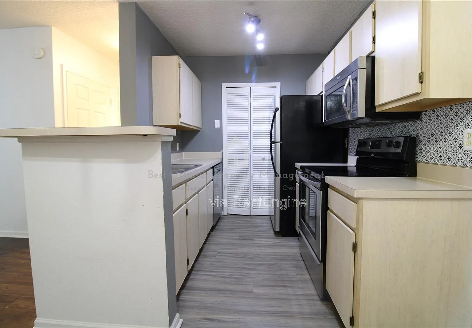 2 bed, 2.0 bath, 996 sqft, $1,600 — Photo 3
