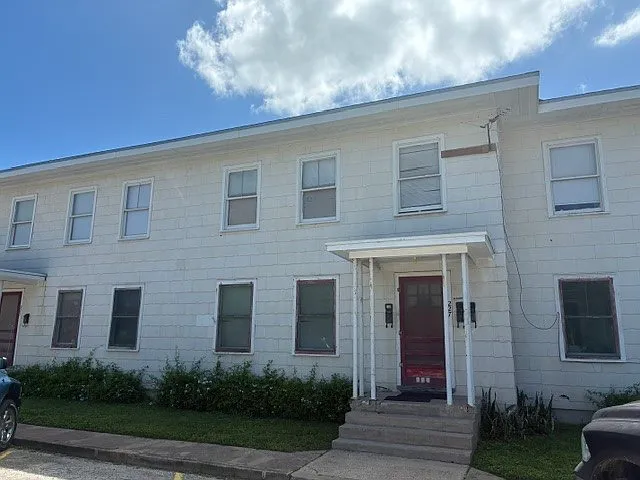 219 N 1st St — Photo 8