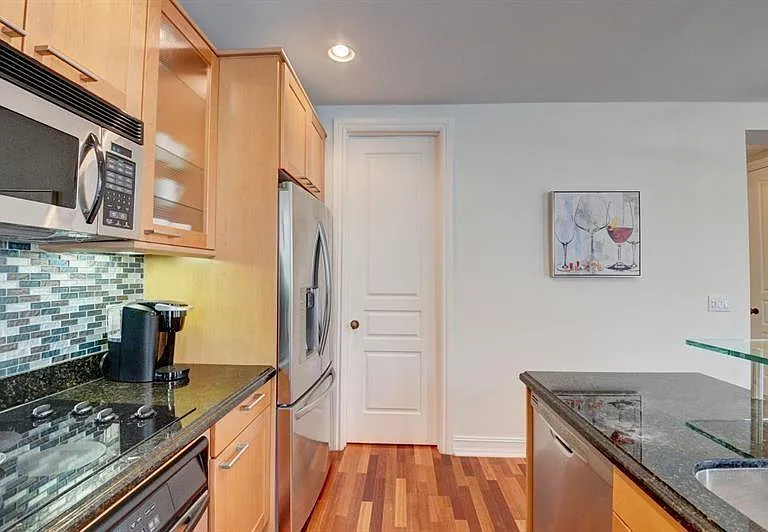 306 E Mallory Cir — Photo 11