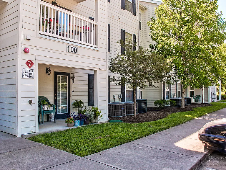 Hallmark at Oak Ridge Apartments — Photo 8