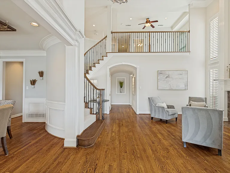 804 Waterbury Ct — Photo 5