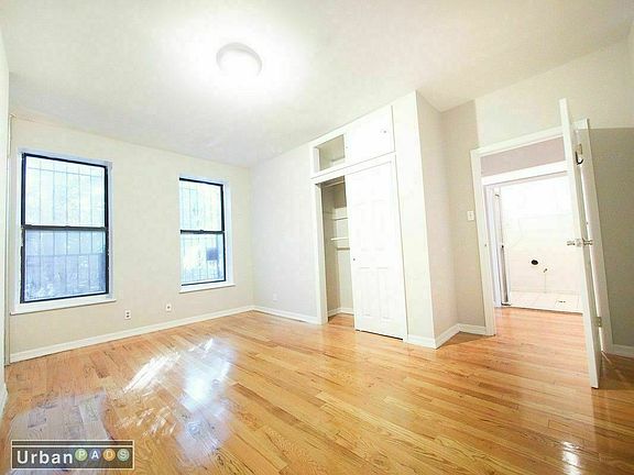3rd image of 518 Sterling Pl APT 1R