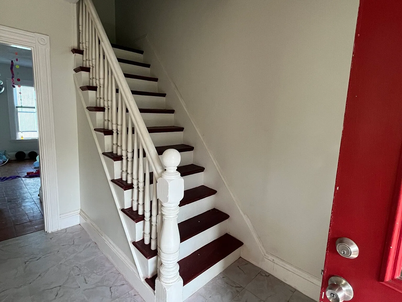 4 bed, 1.0 bath, 1400 sqft, $4,000 — Photo 3