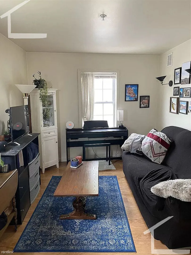 5 Bed 2.5 Bath In Allston — Photo 4