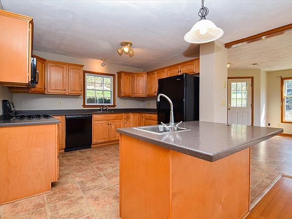 3rd image of 6141 Poage Valley Rd