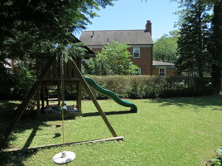 9603 Evergreen St — Photo 27