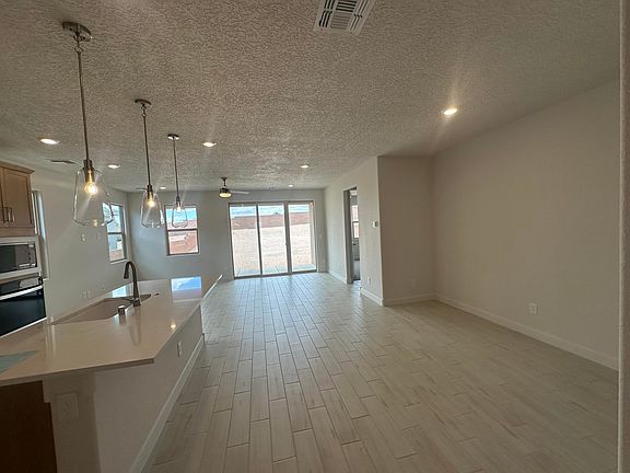 3rd image of 4179 Silver Springs Dr NE