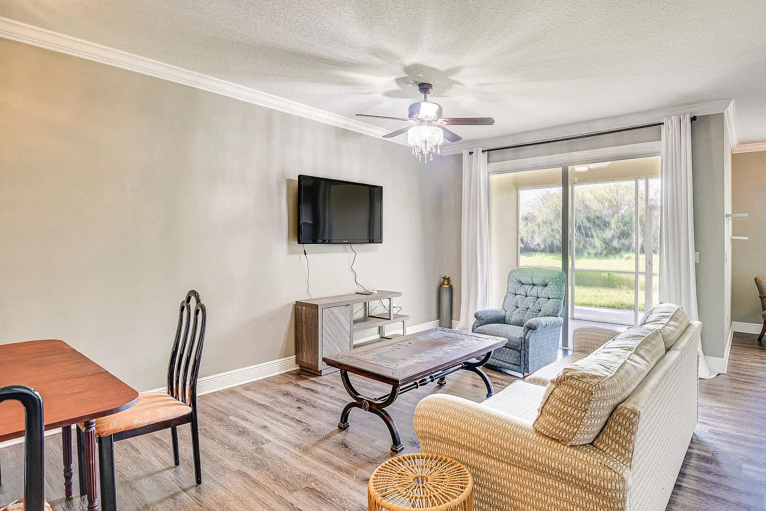 3 bed, 2.0 bath, 1819 sqft, $2,871 — Photo 1